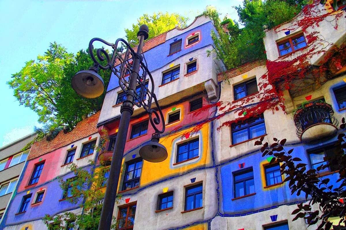 Дом Хундертвассера (Hundertwasserhaus) фото