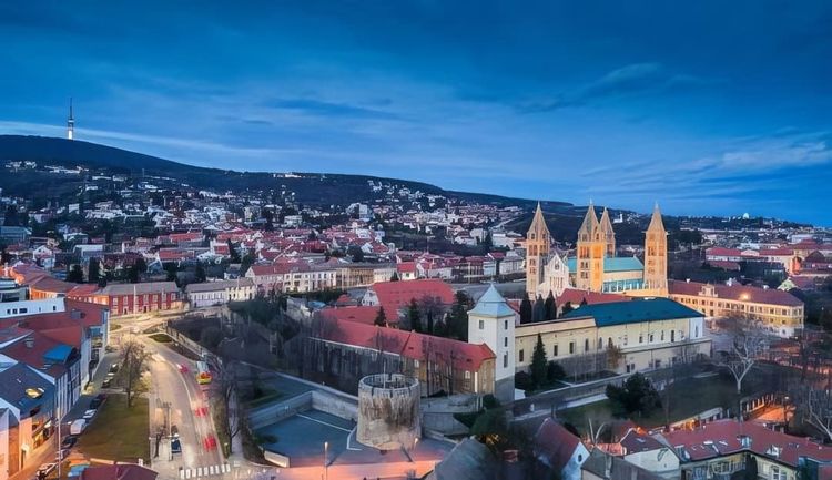 Трансфер таксі в Печ (Угорщина)